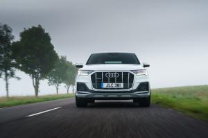 Audi Q7 55 TFSI e Quattro S-Line 2020 года  (UK)